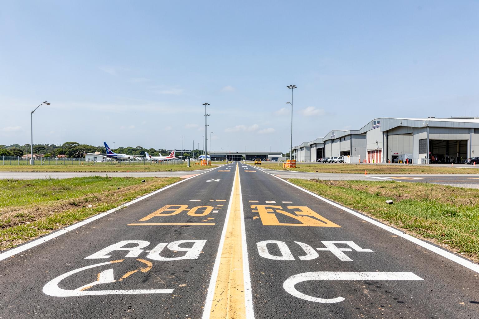 Imagem ilustrativa - via de acesso à taxiway